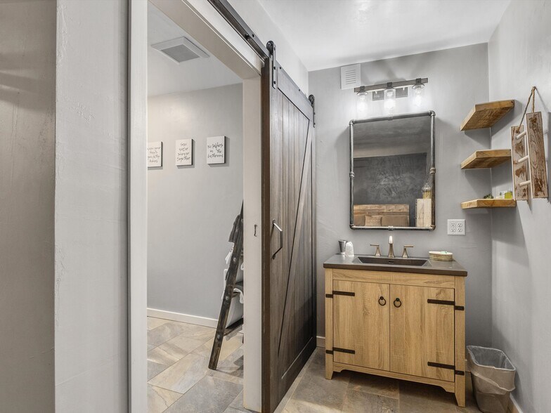 More Photos Of 201 Steele St, Algoma Hotel For Sale