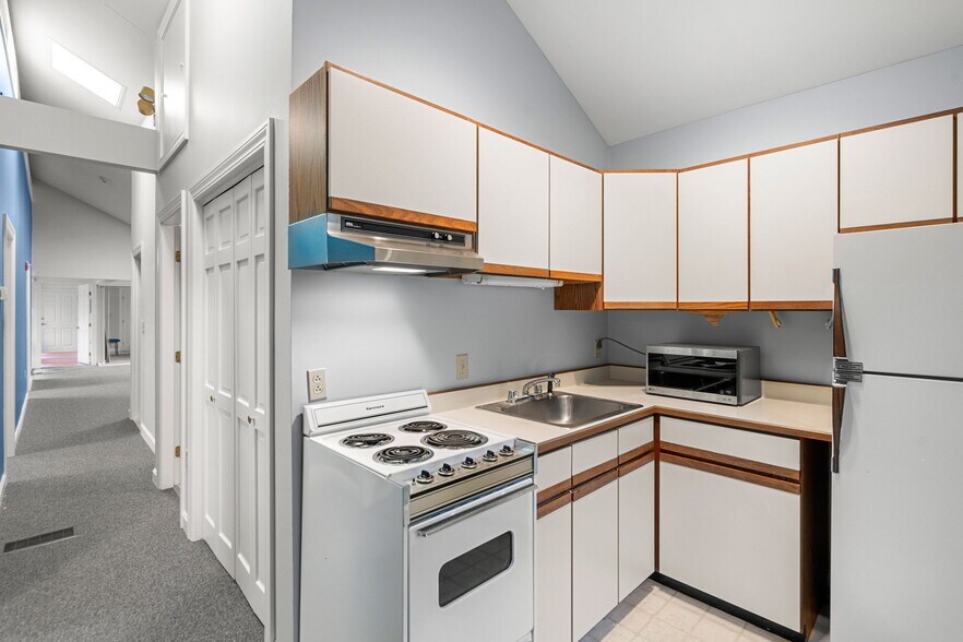 More Photos Of 398 Essex St, Beverly Loft Creative Space For Lease