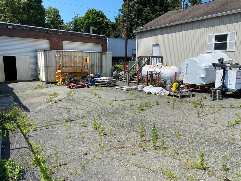 More Photos Of 43 N Liberty Dr, Stony Point Storefront For Sale