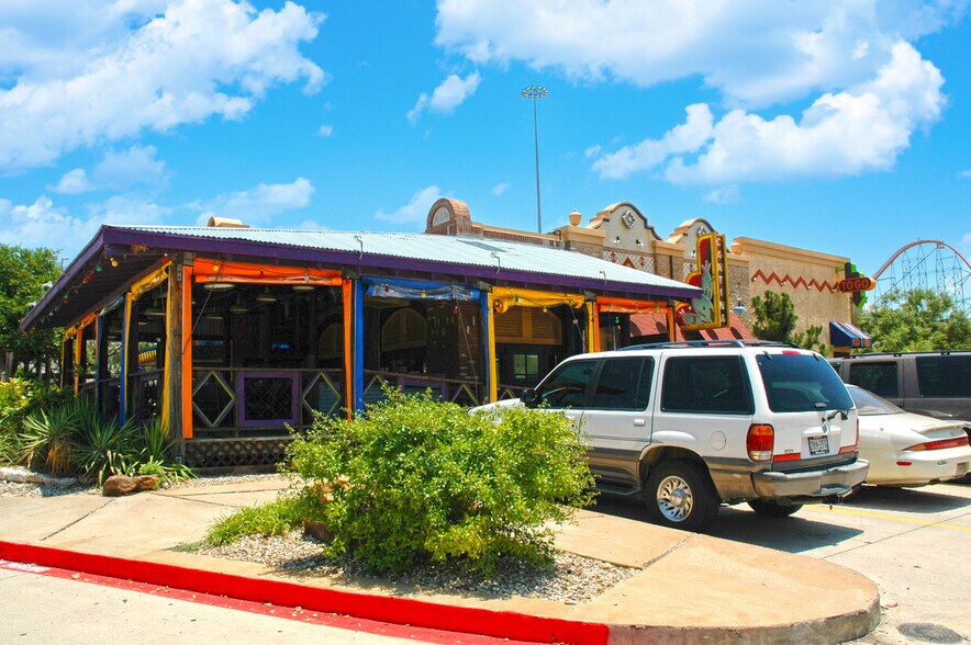 More Photos Of 2011 E Copeland Rd, Arlington Restaurant For Lease