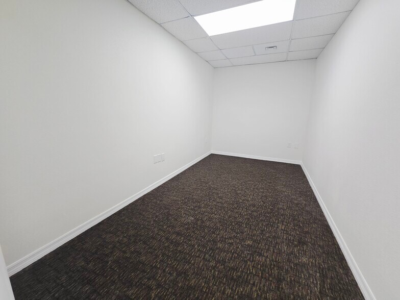 More Photos Of 7201-7205 Aloma Ave, Winter Park Office For Lease