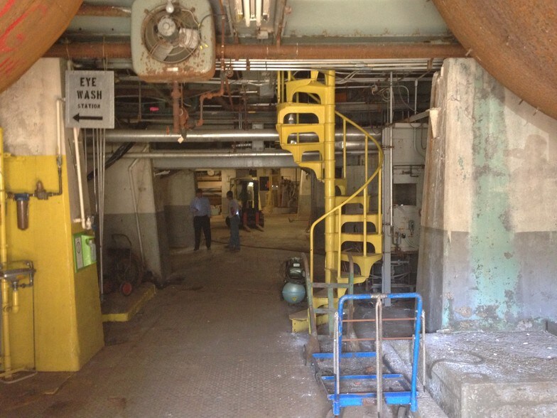 More Photos Of 157 Columbia St, Lee Warehouse For Sale