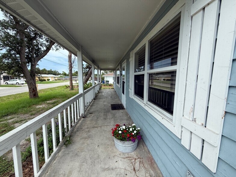 More Photos Of 855 Jamaica Rd, Venice Apartments For Sale