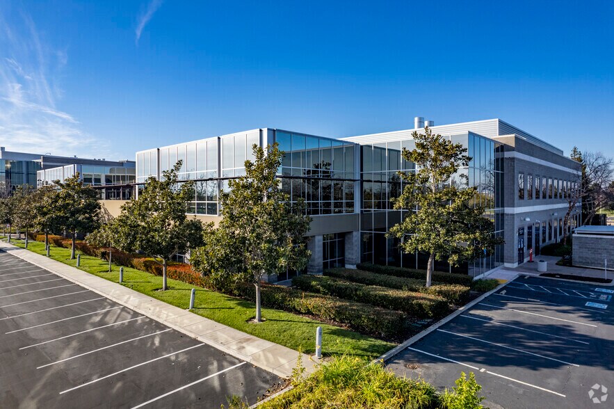 More Photos Of 6801 Kaiser Dr, Fremont Research And Development For Lease