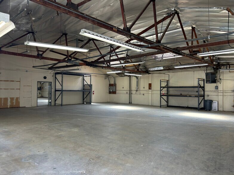 More Photos Of 2621 S Main St, Santa Ana Manufacturing For Sale