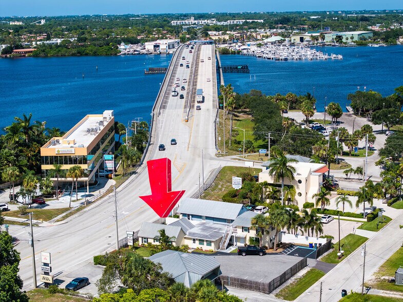 More Photos Of 900 SW Martin Downs Blvd, Palm City Freestanding For Lease