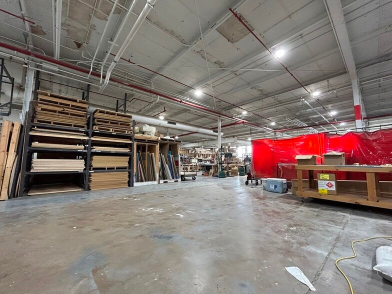 More Photos Of 4242 W Bryn Mawr Ave, Chicago Manufacturing For Lease