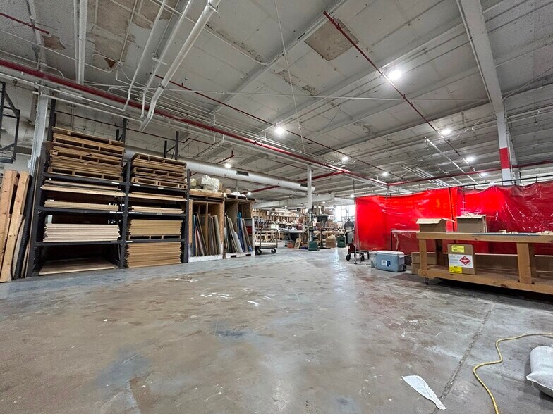 More Photos Of 4242 W Bryn Mawr Ave, Chicago Manufacturing For Lease