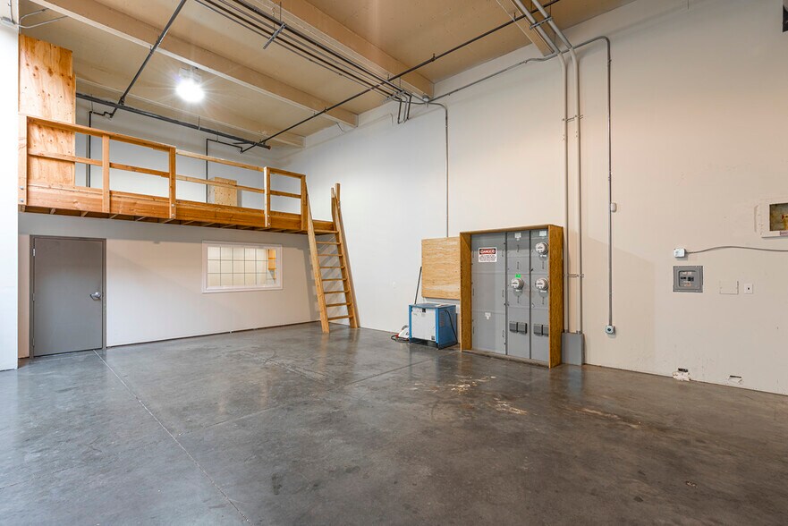 More Photos Of 7975 Cameron Dr, Windsor Warehouse For Sale