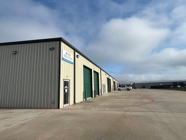 More Photos Of 21627 Rhodes Rd, Spring Warehouse For Lease
