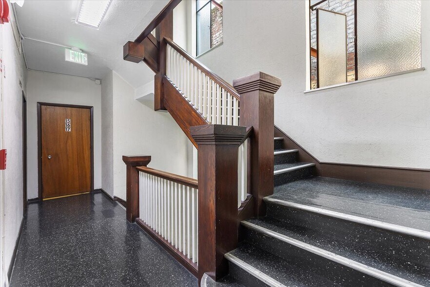 More Photos Of 498 25th St, Oakland Apartments For Sale