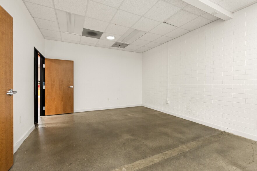 More Photos Of 3779 Cahuenga Blvd, Studio City Loft Creative Space For Sale