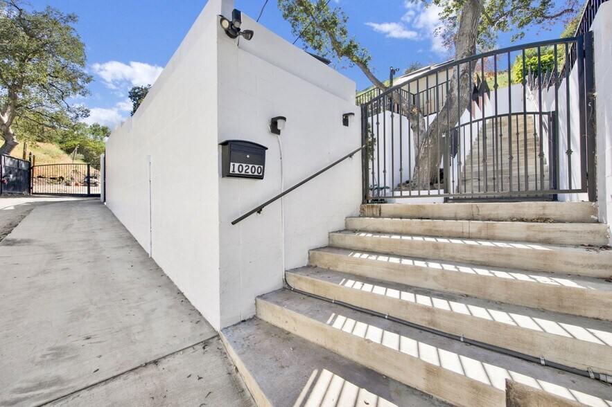 More Photos Of 10200 Willow Springs Lane, Sunland Land For Sale