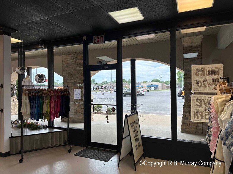 More Photos Of 1324-1326 E. Battlefield, Springfield General Retail For Lease