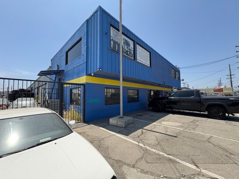 More Photos Of 9837 Glenoaks Blvd, Sun Valley Warehouse For Lease