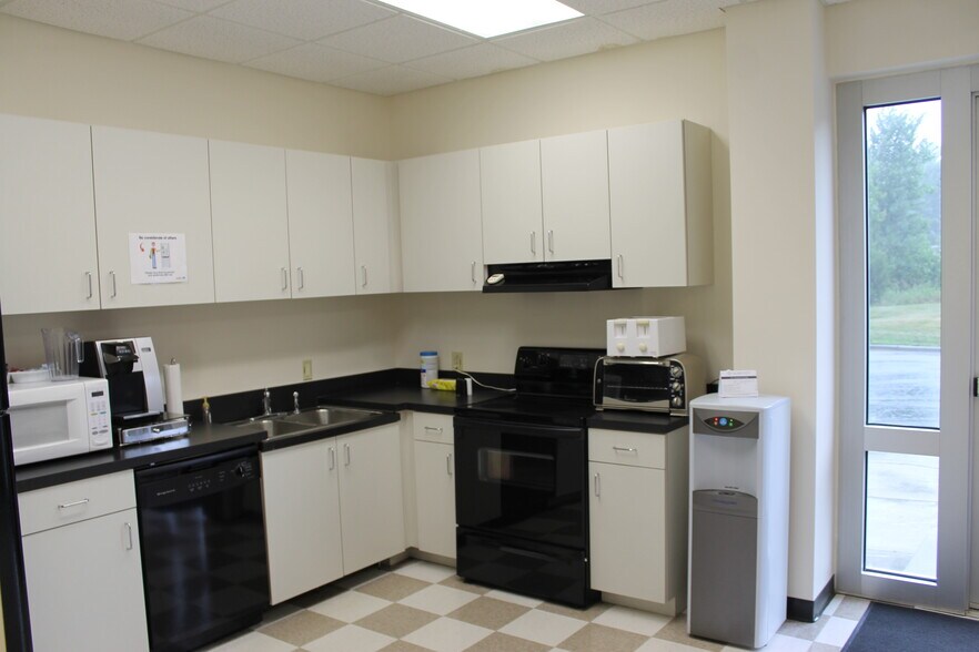 More Photos Of 11125 Treynorth Dr, Cornelius Office For Lease