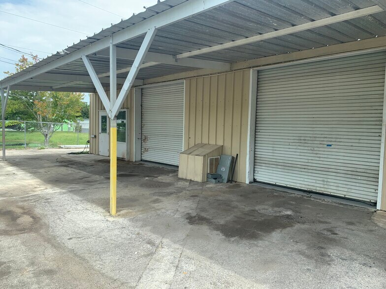 More Photos Of 870-874 NE Pop Tilton Pl, Jensen Beach Warehouse For Lease