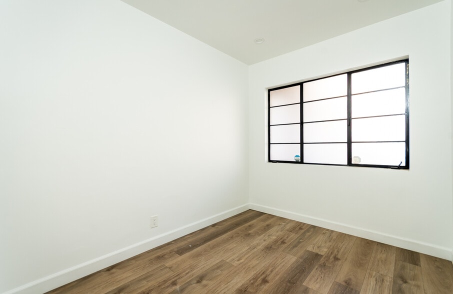 More Photos Of 2028 Lake Ave, Altadena Medical For Sale