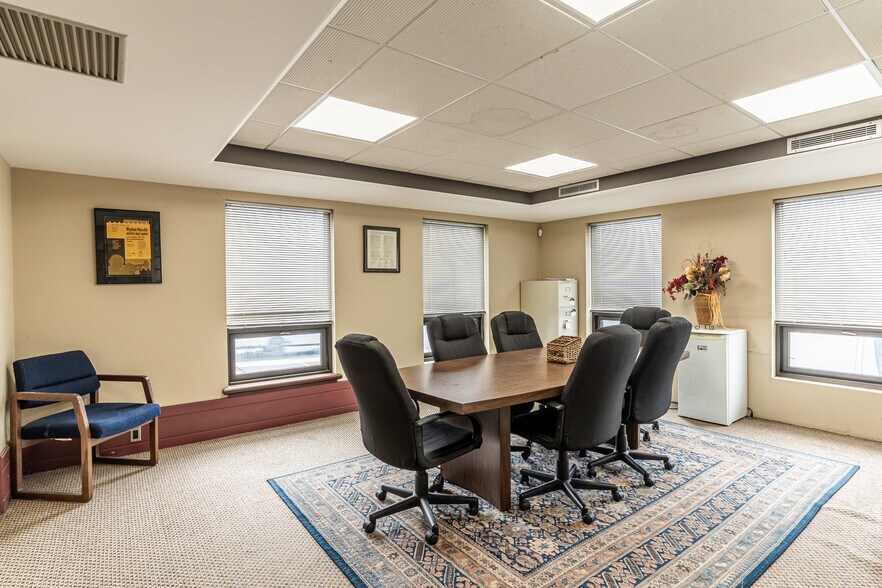 More Photos Of 55 Jefferson Blvd, Warwick Office For Sale