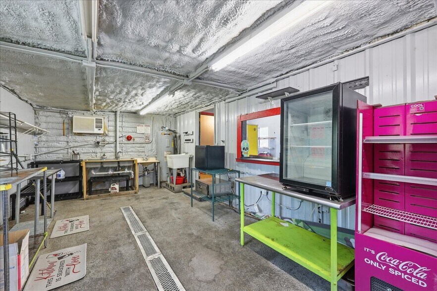 More Photos Of 5720 16th St, Orange Flex For Sale