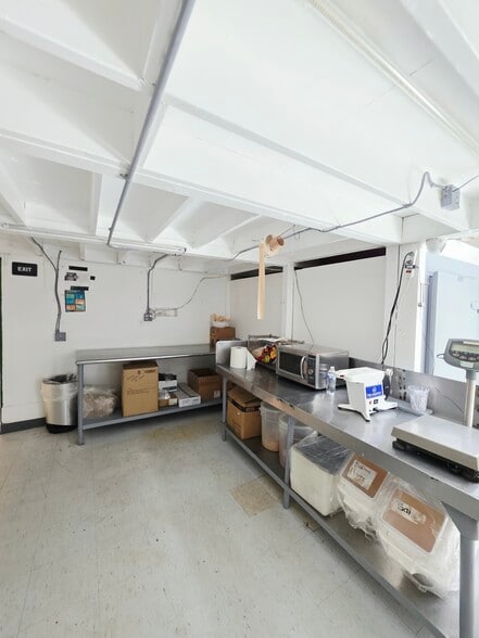 More Photos Of 600 Meta St, Oxnard Freestanding For Sale