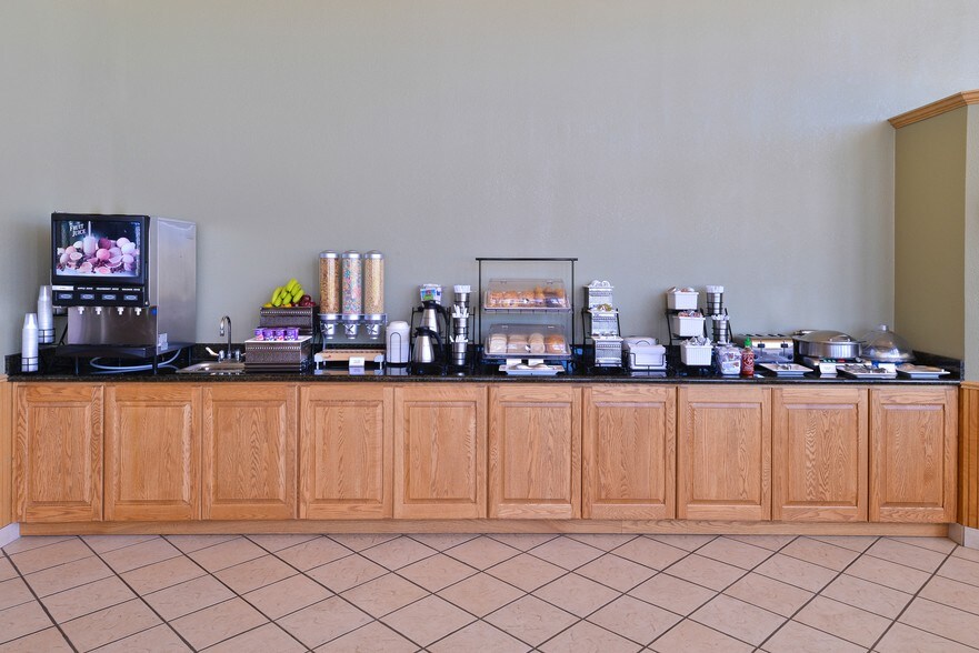 More Photos Of 2830 US Highway 160 W, Monte Vista Hotel For Sale