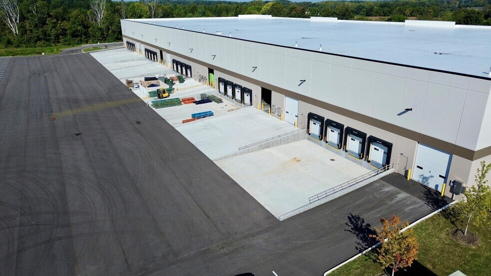 More Photos Of 2750 Barley Rd, Valparaiso Light Distribution For Lease