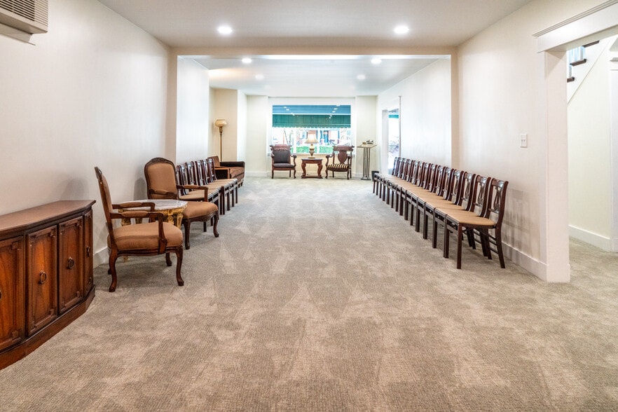 More Photos Of 2860 Perrysville Ave, Pittsburgh Funeral Home For Sale