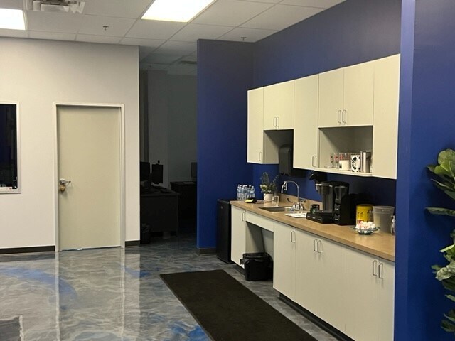 More Photos Of 5826 Hawk Springs Rd, San Antonio Warehouse For Sale