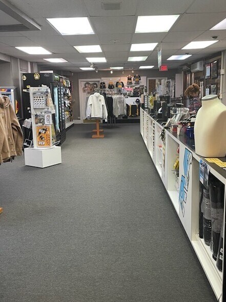 More Photos Of 900 W Franklin St, Richmond Apartments For Lease