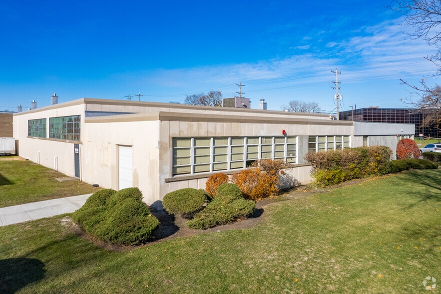 More Photos Of 7550 Linder Ave, Skokie Manufacturing For Lease