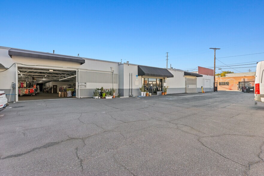 More Photos Of 3900-3912 S Broadway Pl, Los Angeles Manufacturing For Sale