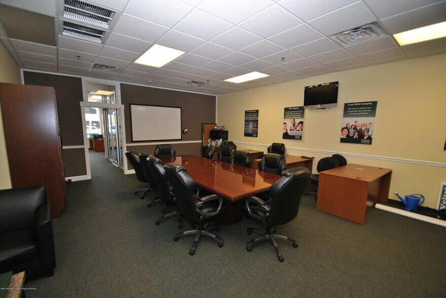 More Photos Of 34-38 Main St, Toms River Office For Lease