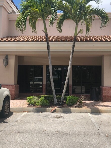 More Photos Of 9825 Marina Blvd, Boca Raton Medical For Lease