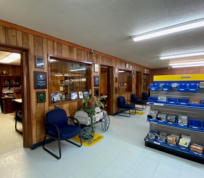 More Photos Of 425 E Front St, De Kalb Auto Dealership For Sale