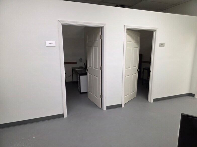 More Photos Of 1122 W Holmes Rd, Lansing Freestanding For Lease