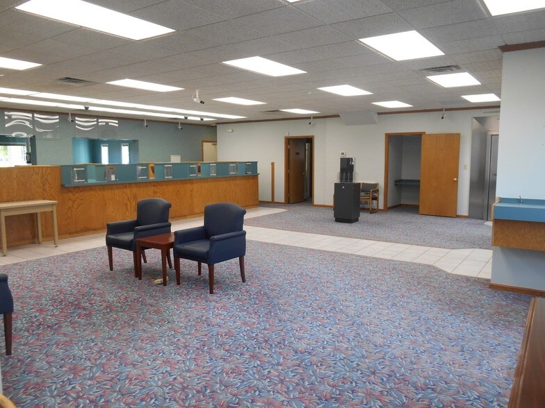 More Photos Of 6586 Center St, Unionville Bank For Sale