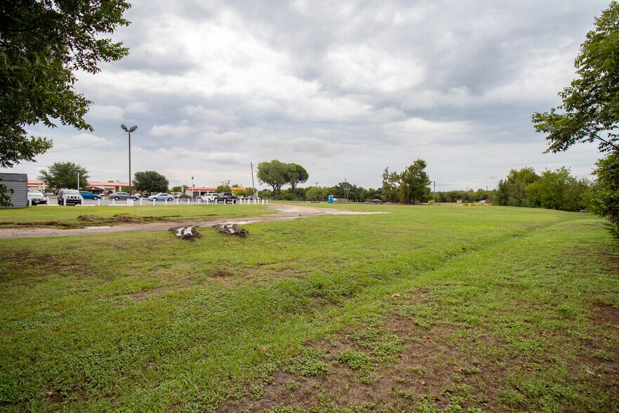 More Photos Of 1577 N FM 157, Mansfield General Retail For Sale