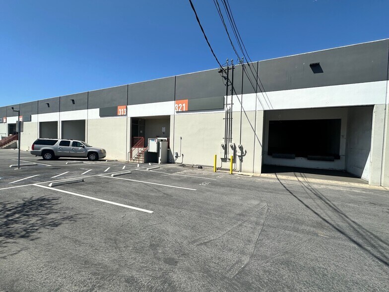 More Photos Of 301-445 N Figueroa St, Wilmington Warehouse For Lease