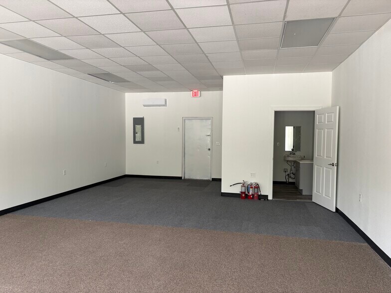 More Photos Of 16824 Gunn Hwy, Odessa Storefront Retail Office For Lease