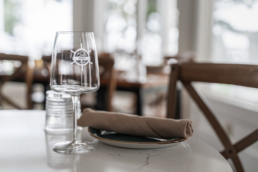 More Photos Of 738 E Main St, Belhaven Hotel For Sale