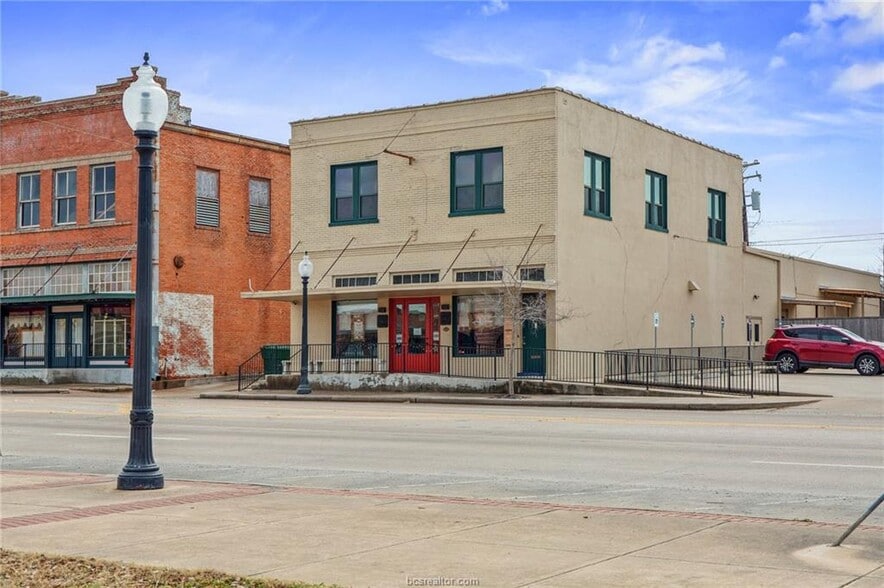 Primary Photo Of 211 W William J Bryan Pky, Bryan Office For Lease