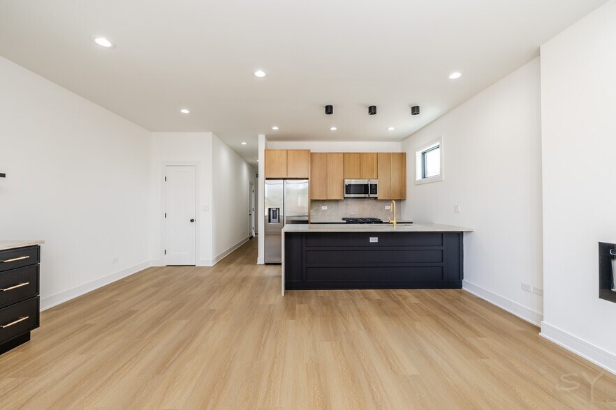 More Photos Of 3018 Polk st, Chicago Apartments For Sale