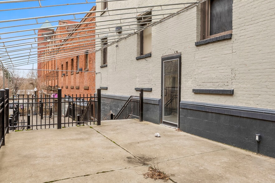 More Photos Of 61 N Pearl St, Albany Apartments For Lease
