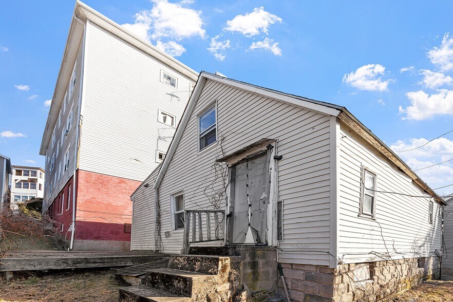 More Photos Of 13 Groton Pl, Worcester Apartments For Sale