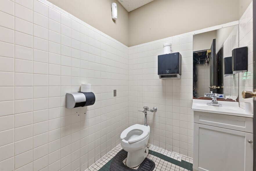 More Photos Of 370 E Main St, Ansonia Restaurant For Sale