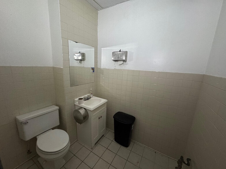 More Photos Of 1760 Lee Rd, Douglasville Unknown For Lease