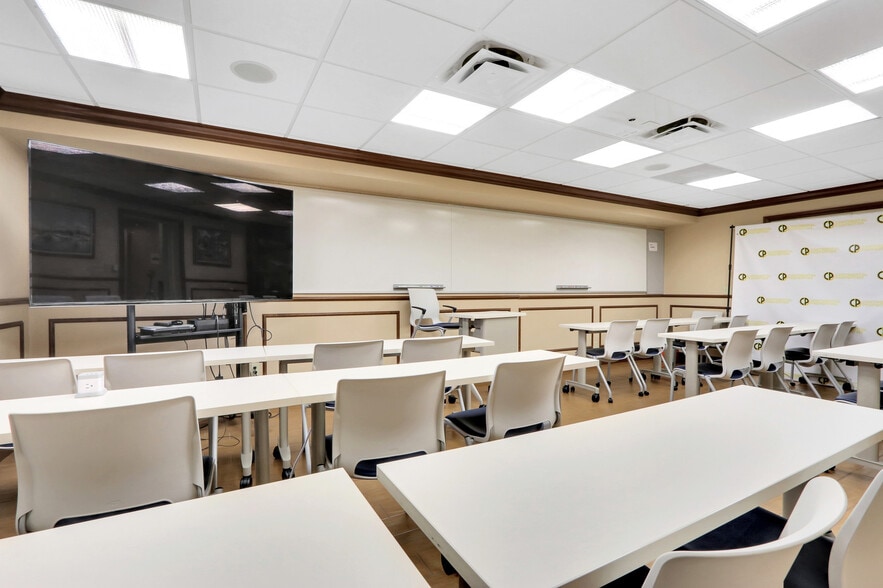 More Photos Of 2240 Palm Beach Lakes Blvd, West Palm Beach Office For Sale