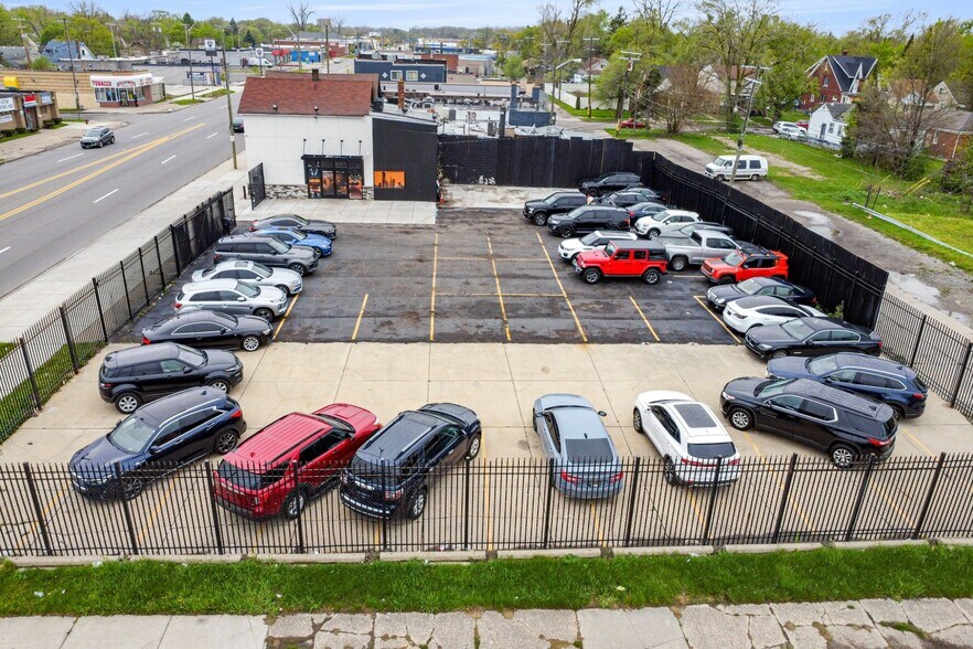 More Photos Of 19420 W Warren Ave, Detroit Auto Dealership For Sale