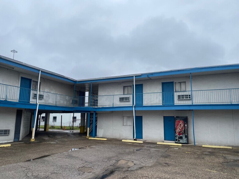 More Photos Of 711 Pasadena Fwy, Pasadena Hotel For Sale